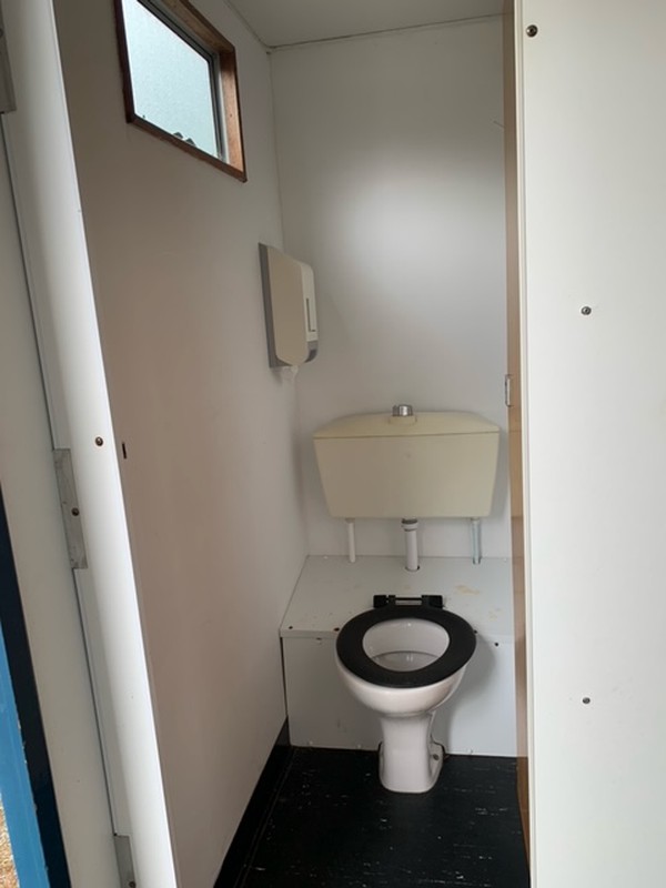 Gents toilet trailer with 3x loos + large Urinals