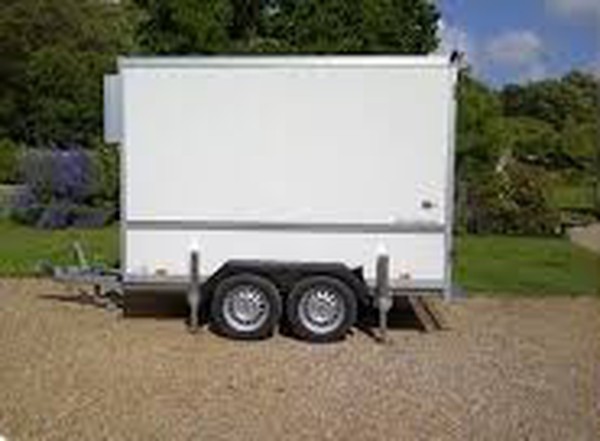 Twin axle refrigerated trailer