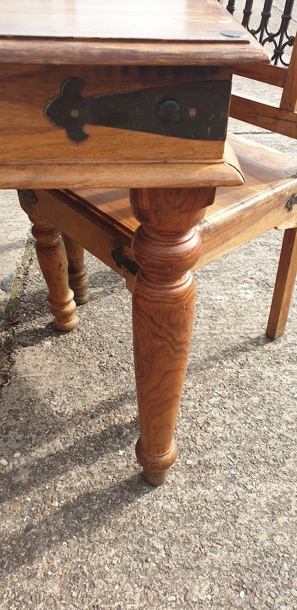 hardwood table detail