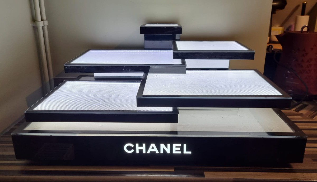 Secondhand Shop Equipment Shop Display Cases Chanel Makeup Perfume