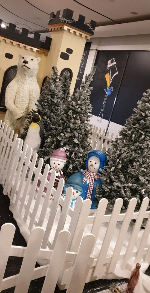 Polar bear and snow men in a Christmass