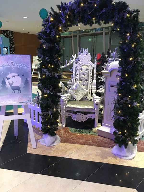 White throne prop