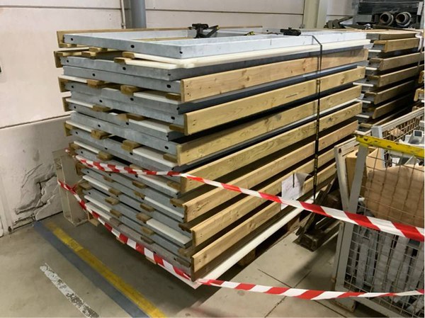 Ice rink barriers (wood + Galvanised steel)