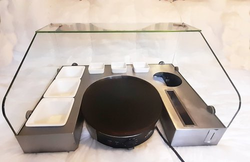 Crepe machine with stainless steel / glass prep station Crepe machine with stainless steel / glass prep station