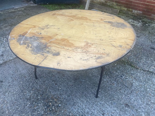 Used 5Ft and 4Ft round tables for sale