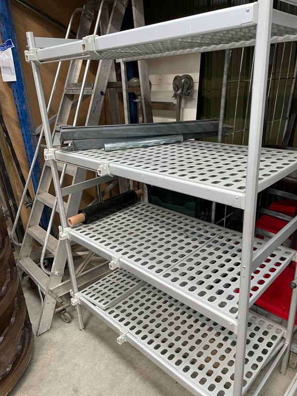 Cold room shelving