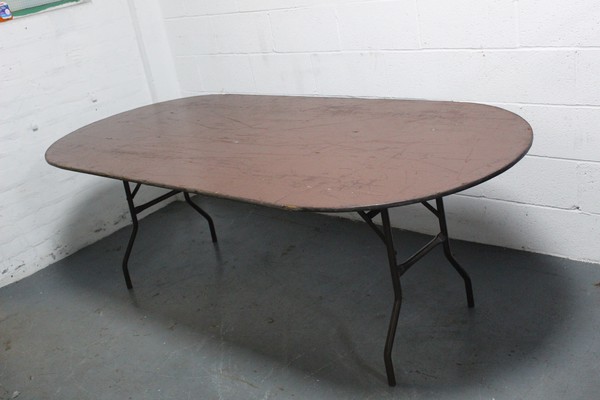 Oval table with stacking batterns