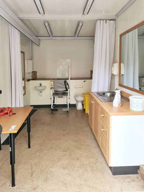 High Dependency toilet trailer with hoist High Dependency toilet trailer with hoist