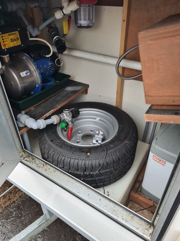 Spare wheel and pump