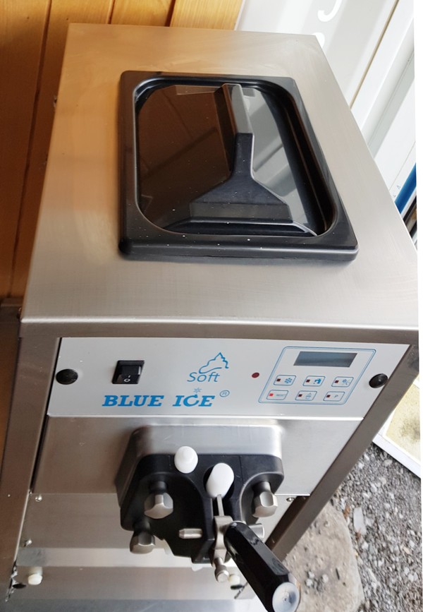 Café counter top ice cream machine