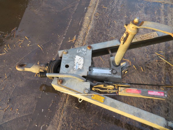 Plant trailer tow hitch