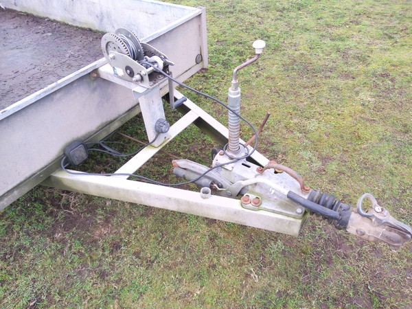 Plant trailer with winch