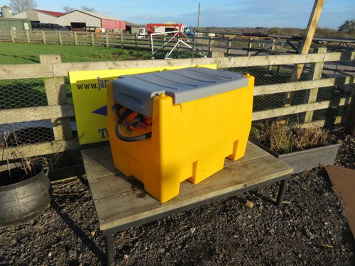 Portable fuel bowser for refuelling on site Portable fuel bowser for refuelling on site