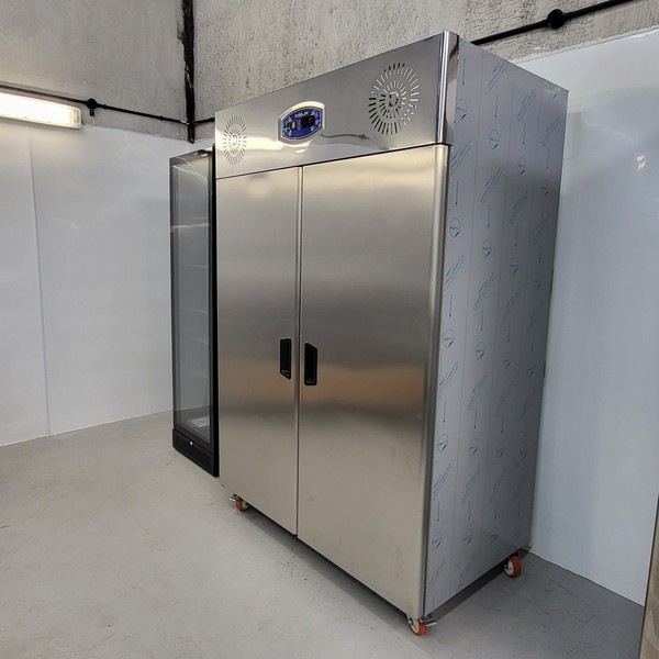 Commercial kitchen fridge
