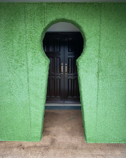 Secondhand Alice in Wonderland Walkthrough Grass Keyhole Entranceway For Sale