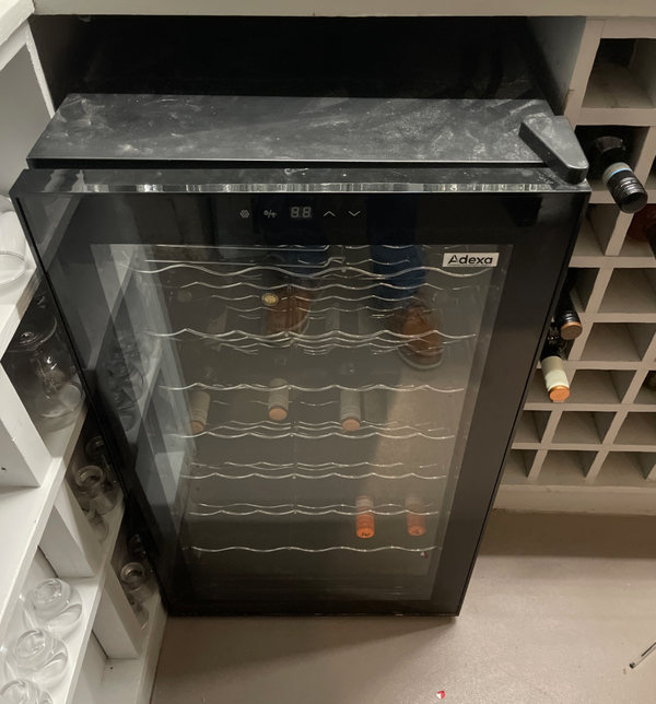 Secondhand Pub Equipment Wine Bottle Fridge Adexa Single Door Wine