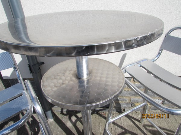 Secondhand tables and chairs