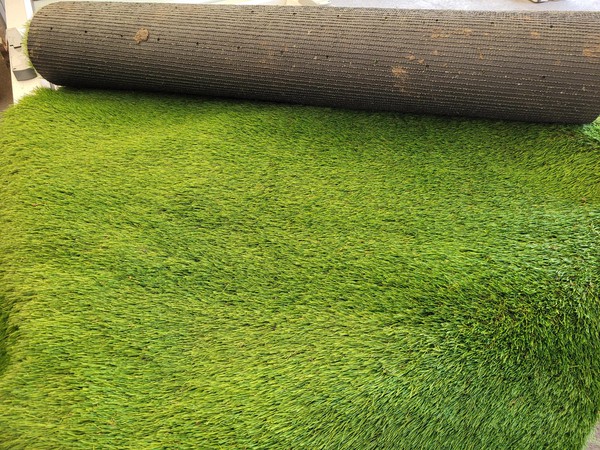 Secondhand Grass Green Astroturf Available in Various Sizes For Sale