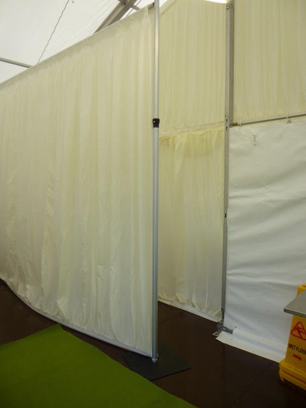 Custom Covers Baffle Screen for Caterers