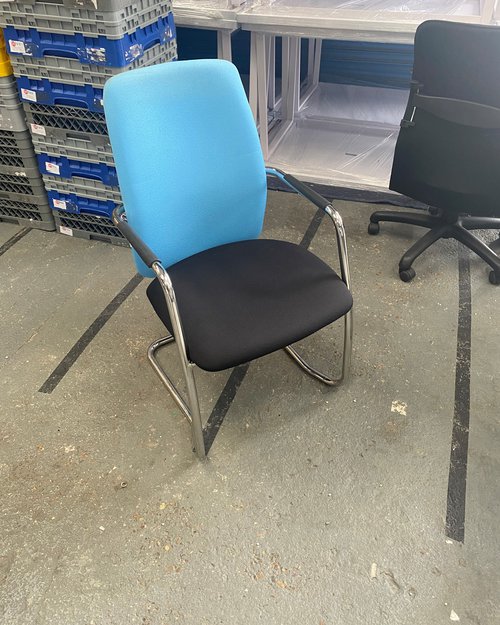 Secondhand Job Lot 5x Waiting Room Cantilever Chairs For Sale Secondhand Job Lot 5x Waiting Room Cantilever Chairs For Sale
