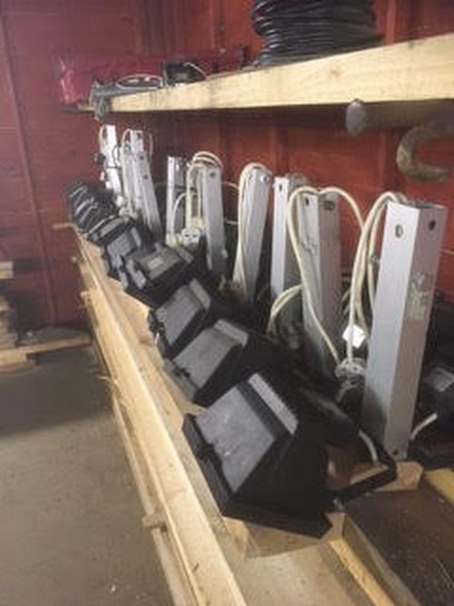 Secondhand Twin Halogen Marquee Ridge Lights Plus Connectors and 6 Extension Bars For Sale Secondhand Twin Halogen Marquee Ridge Lights Plus Connectors and 6 Extension Bars For Sale