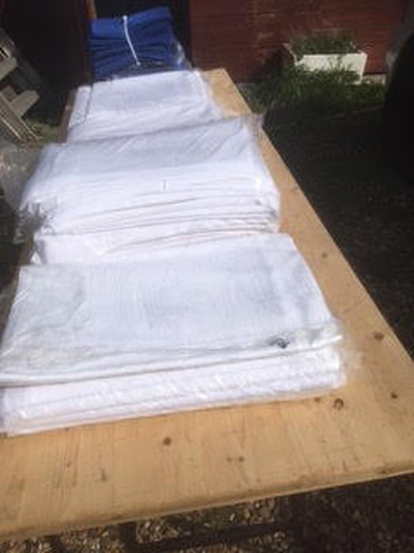 Secondhand Damask Table Cloths and Napkins For Sale