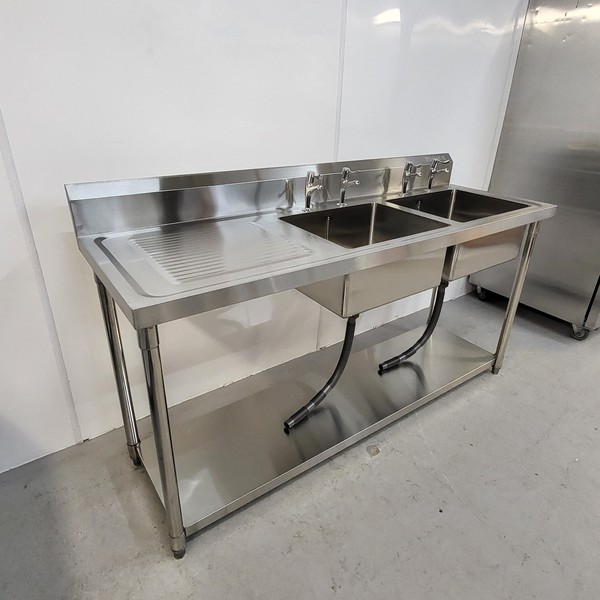 Free standing double sink