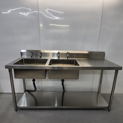 Double sink with right hand drainer