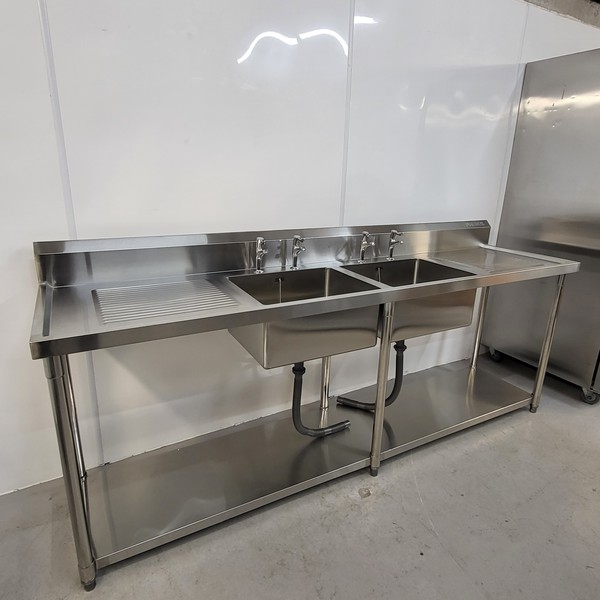 Free standing double sink