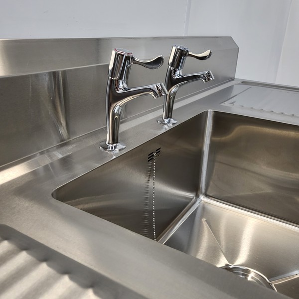 Stainless steel centre bowl sink