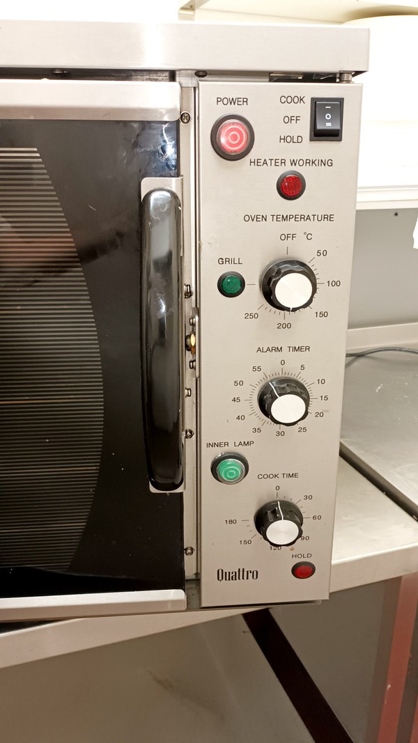 Counter top convection oven