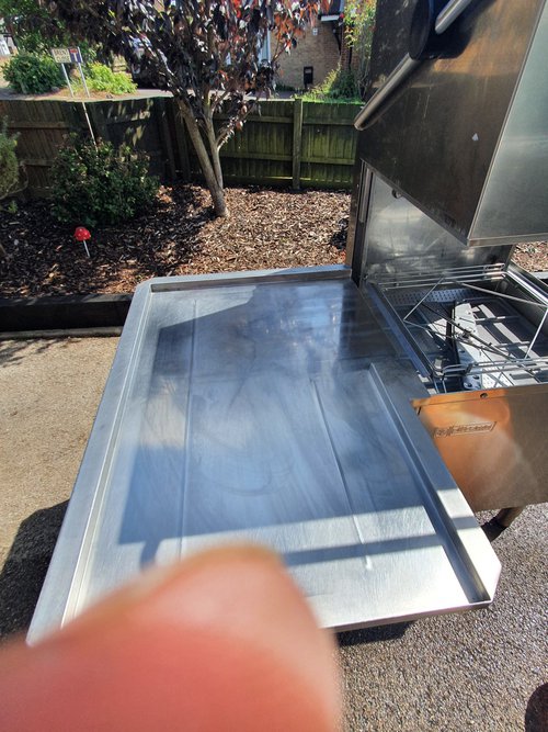 Dishwasher outfeed table Dishwasher outfeed table