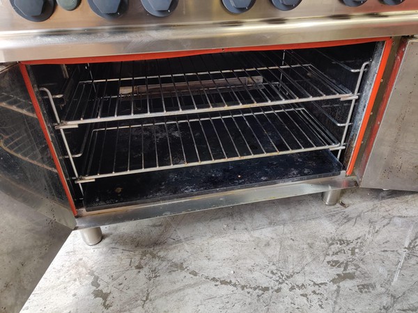 Range cooker with large double oven