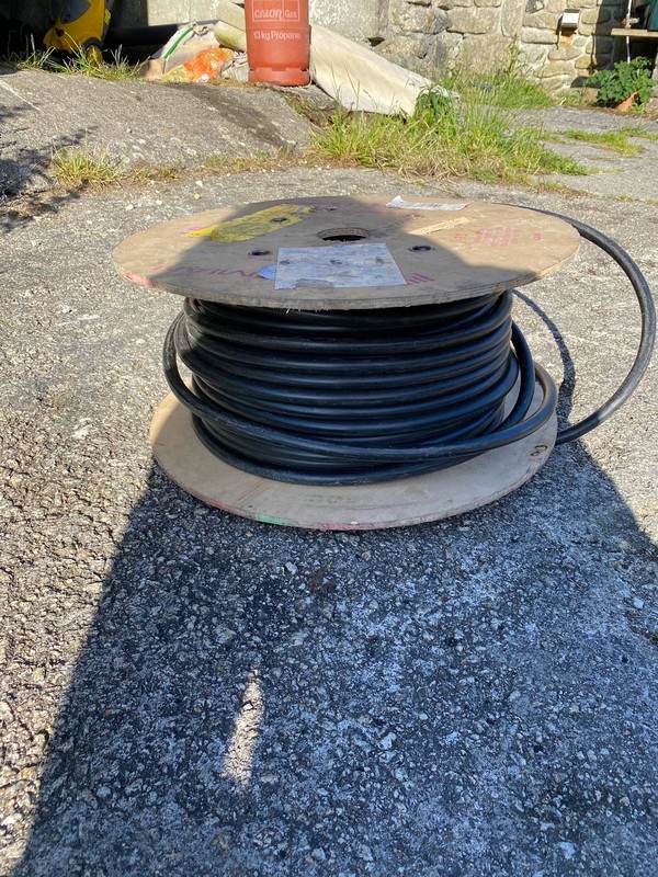 Armoured 3 phase cable