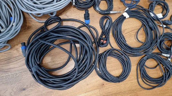 Speakon cables