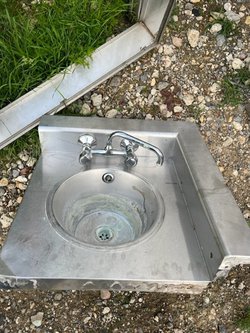 Corner sink