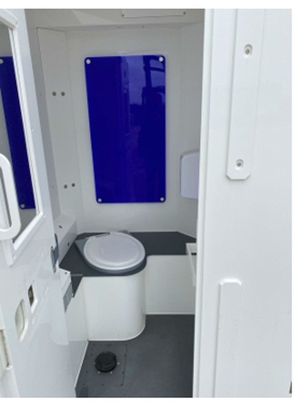 6 Bay Fresh Flush Toilet Unit for sale