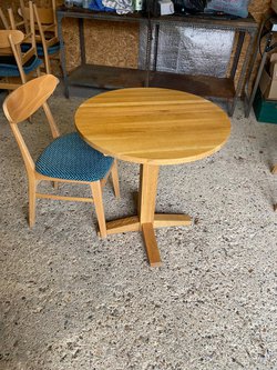 Secondhand Dining Height Round Oak Tables For Sale