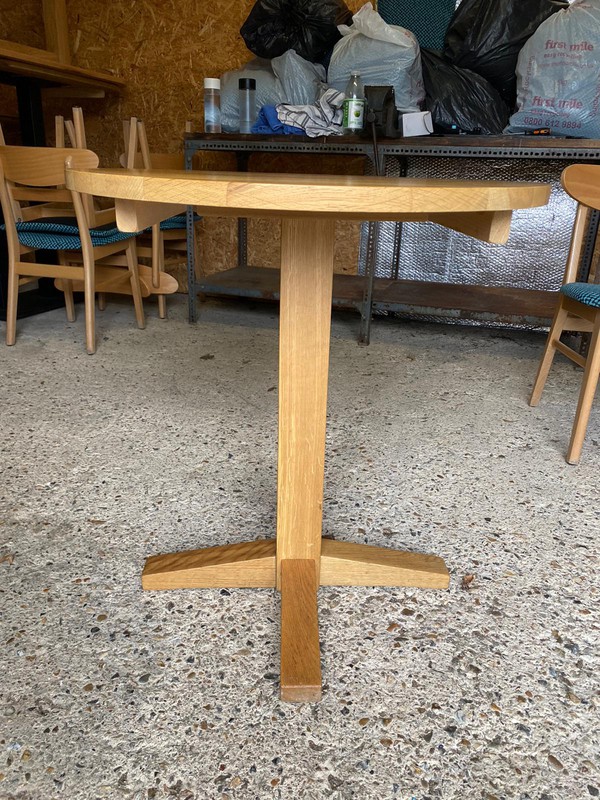 Dining Height Round Oak Tables For Sale