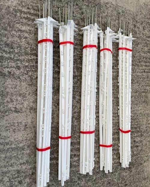 Secondhand 4ft 1.2m Plastic Bunting Barrier Stakes For Sale Secondhand 4ft 1.2m Plastic Bunting Barrier Stakes For Sale
