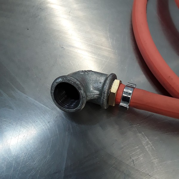 Gas connector right angle