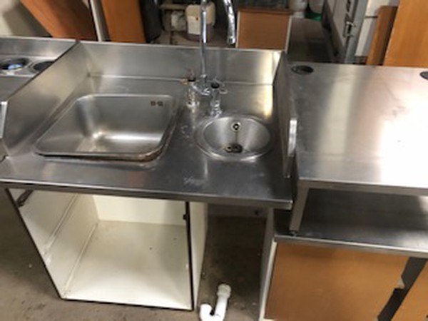 Double sink (inc small hand wash)