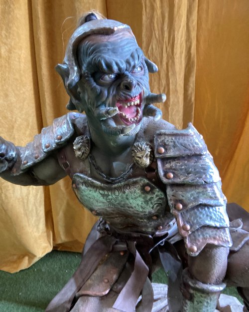 Secondhand Predator Statue Female For Sale Secondhand Predator Statue Female For Sale