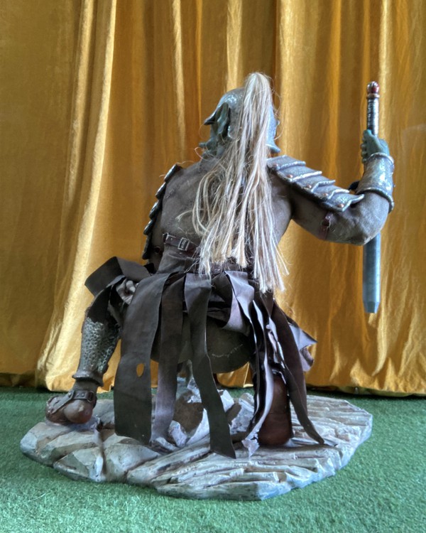 Secondhand Used Predator Statue Female For Sale