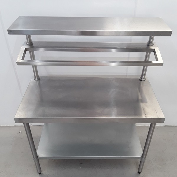 Stainless steel table with gastronorm shelves