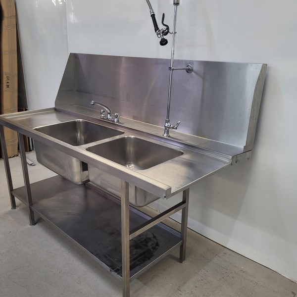 Free standing commercial sink