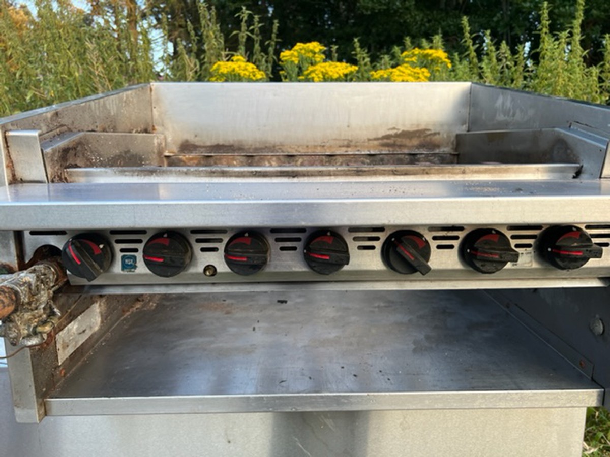 Secondhand Catering Equipment Char Grills Seven Zone Gas Charcoal