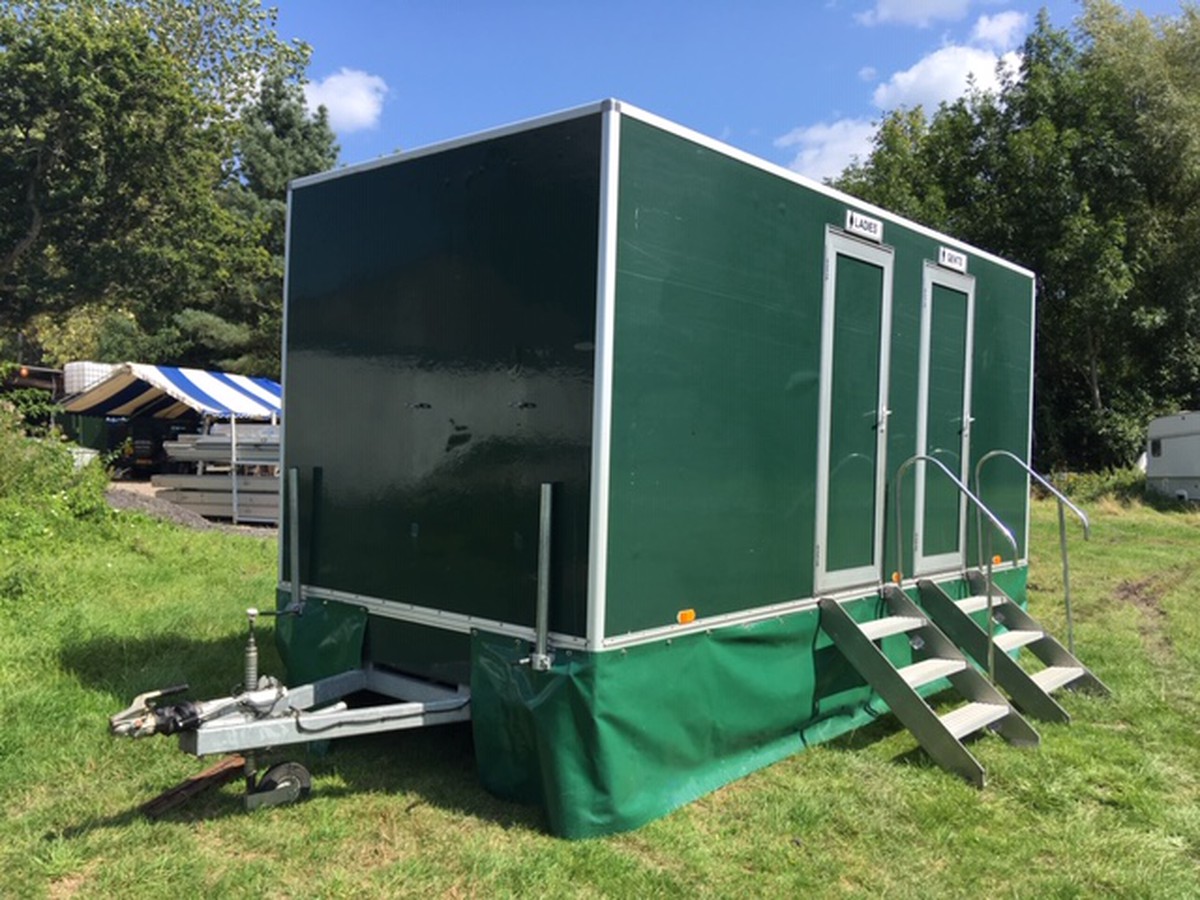 Secondhand Toilet Units 3 + 1 Toilet Trailers 3 + 1 Luxury Loo