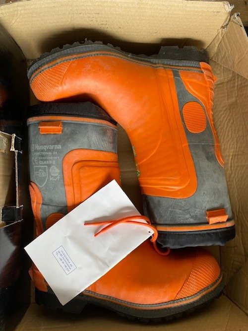 Husqvarna Chain Saw Boots Shop Soiled  9.5 Uk Husqvarna Chain Saw Boots Shop Soiled  9.5 Uk