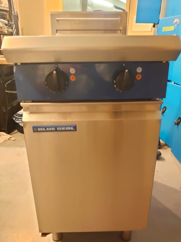 Blue Seal Blue Seal Evolution Series E44-450mm Electric Fryer Brand New 